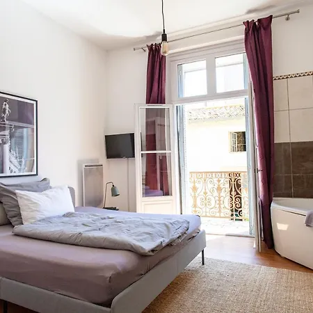 Private & Private Bathroom - Historic Center Homestay Beziers